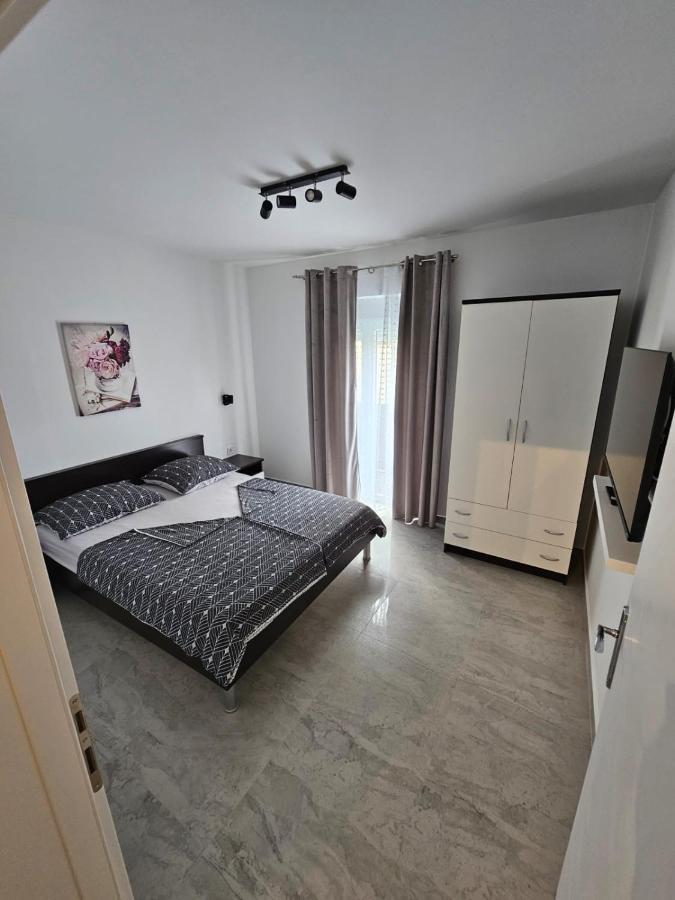 Apartments Miriam Srima Vodice Esterno foto