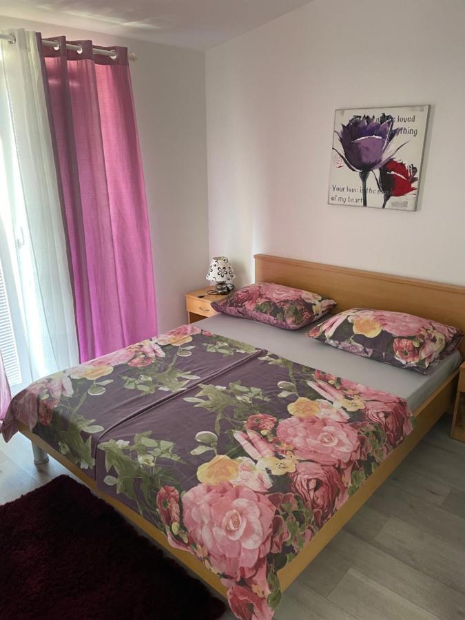 Apartments Miriam Srima Vodice Esterno foto