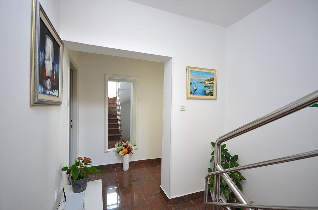 Apartments Miriam Srima Vodice Esterno foto